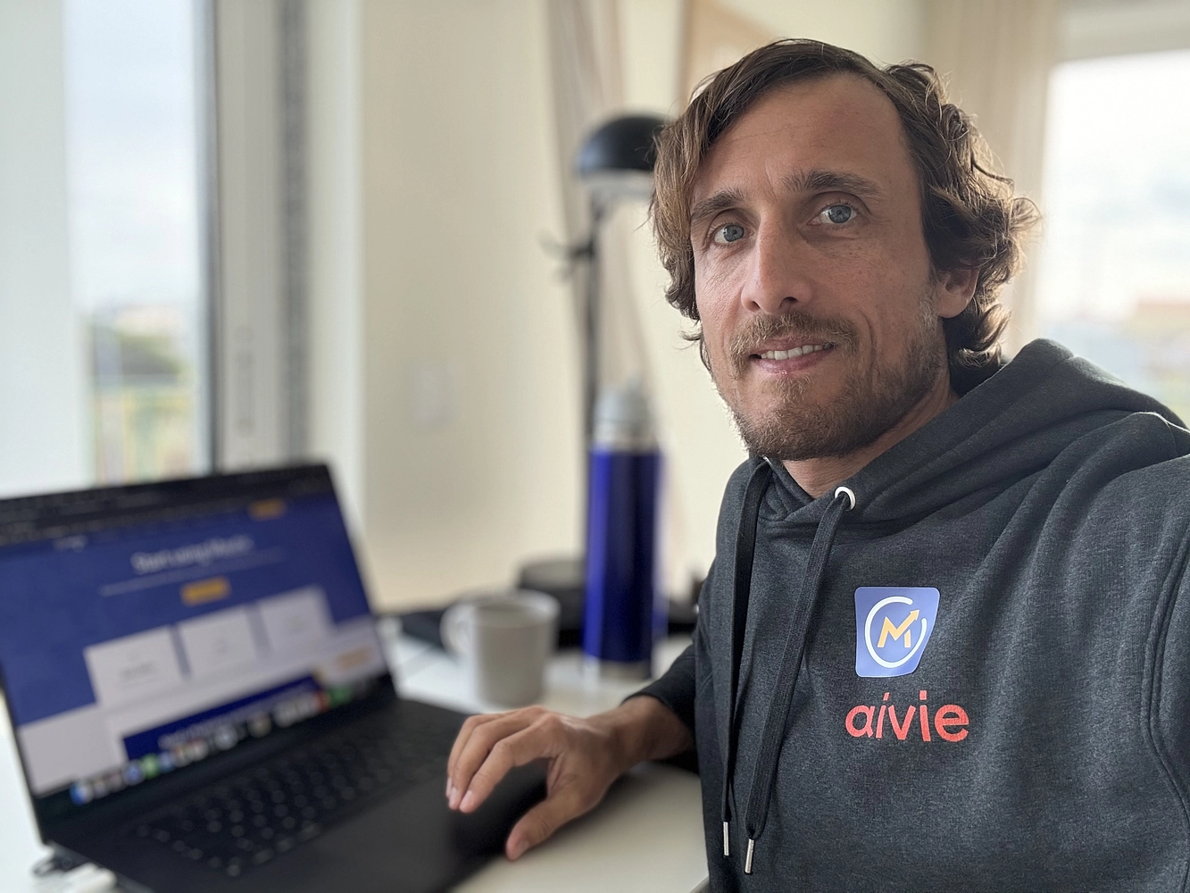 Imatge pels mitjans: Proposing Adrian Schimpf